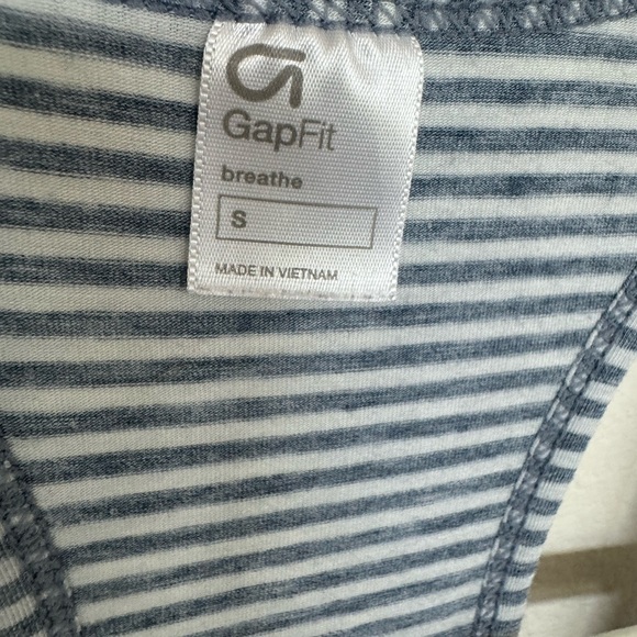 Gap Fit Striped Tank. Size small. - Picture 2 of 3